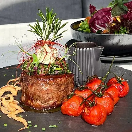 Edelweiss Lounge Restaurant Pizza Cafe Billard בית הארחה