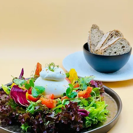 בית הארחה Edelweiss Lounge Restaurant Pizza Cafe Billard מאיירהופן