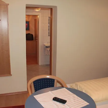 Edelweiss Lounge Restaurant Pizza Cafe Billard בית הארחה