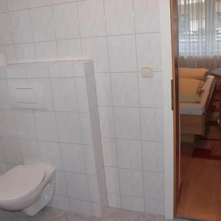 Edelweiss Lounge Restaurant Pizza Cafe Billard בית הארחה 3*