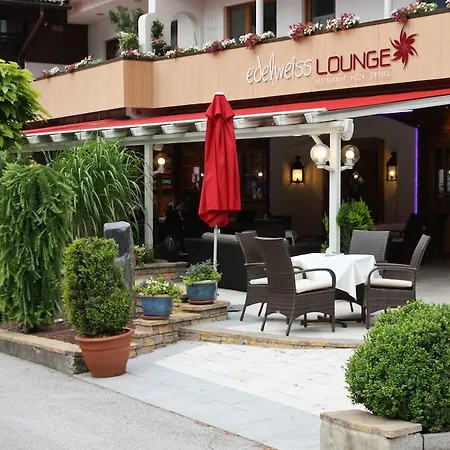 בית הארחה Edelweiss Lounge Restaurant Pizza Cafe Billard