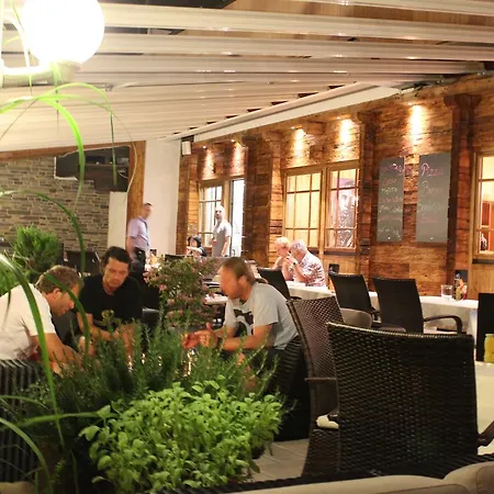 Edelweiss Lounge Restaurant Pizza Cafe Billard 3* מאיירהופן