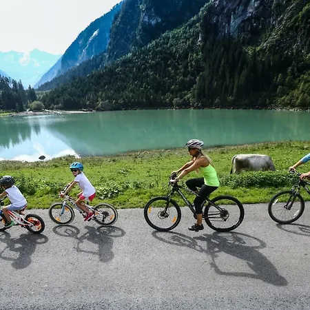 Edelweiss Lounge Restaurant Pizza Cafe Billard 3* מאיירהופן