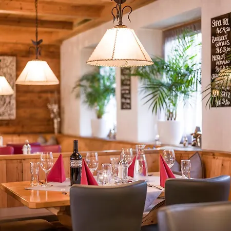 Edelweiss Lounge Restaurant Pizza Cafe Billard 게스트하우스