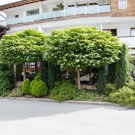Edelweiss Lounge Restaurant Pizza Cafe Billard 게스트하우스 3*