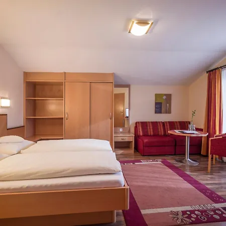 Penzion Edelweiss Lounge Restaurant Pizza Cafe Billard Mayrhofen